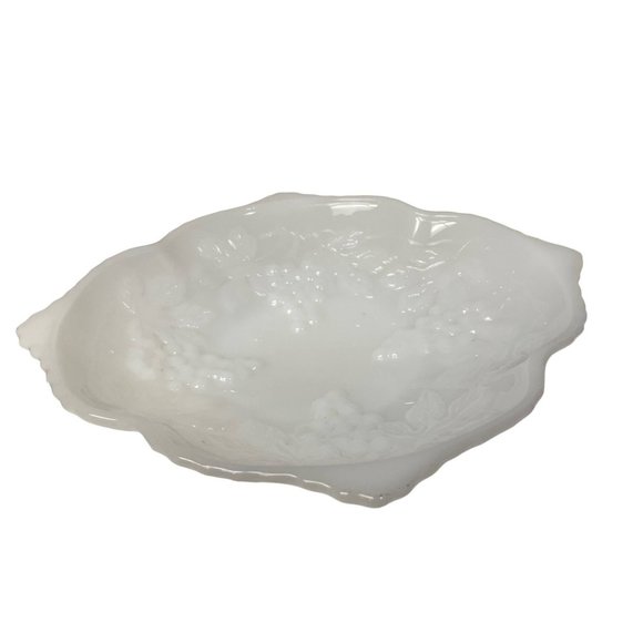 Vintage Anchor Hocking Milk Glass 50s Pedestal Bowl Embossed Grapes 10 x12.5" - Picture 1 of 6